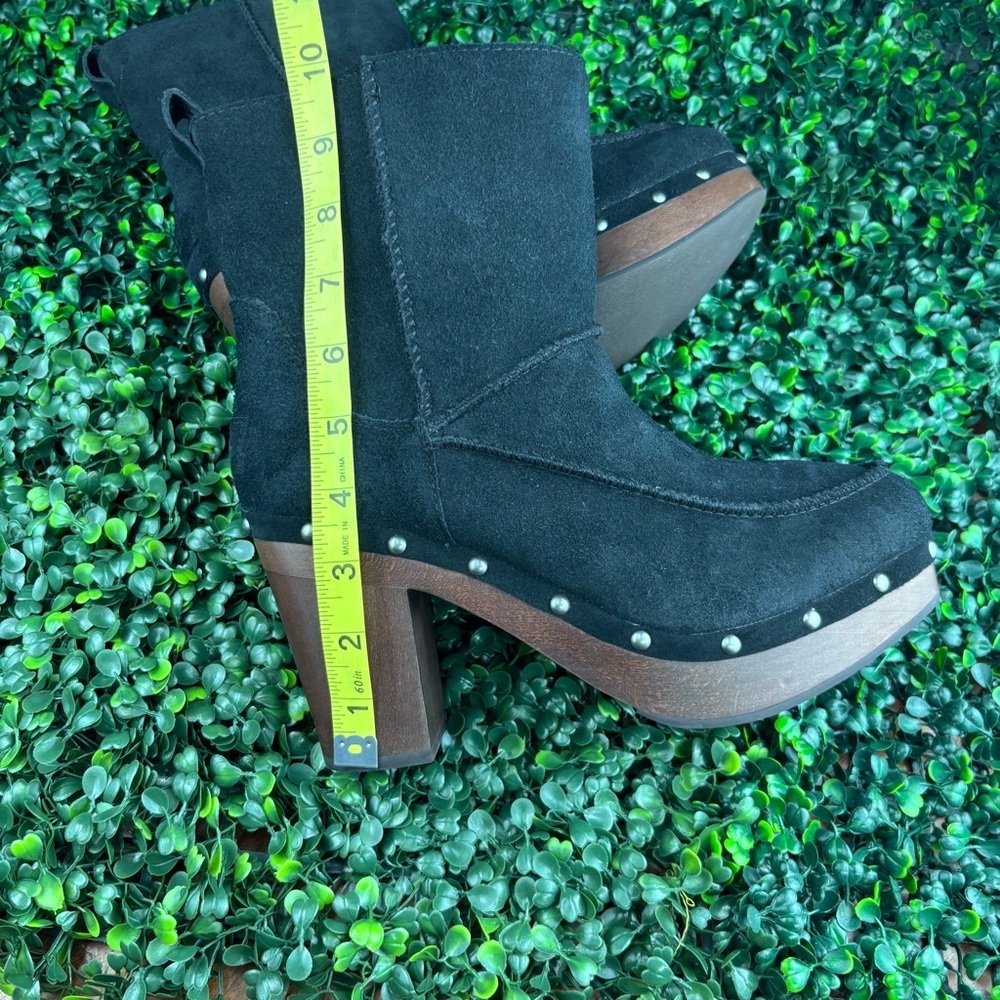 UGG KOURI SUEDE SHEEPSKIN CLOG BLACK BOOTS SIZE 9 Woman - Picture 10 of 12